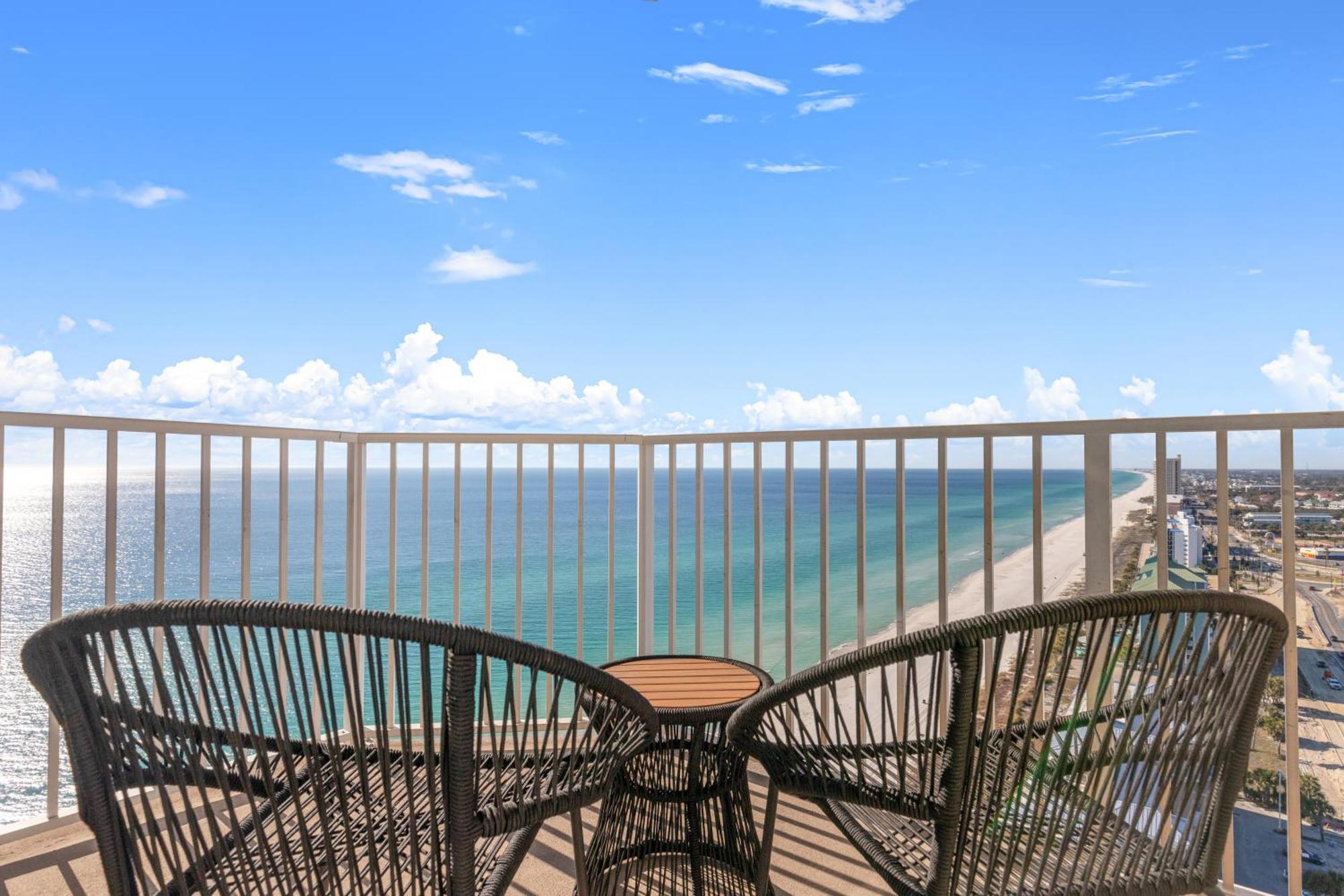 End Unit - Directly On The Gulf! Sleeps 6! Italian Luxury Furnishings! Holiday home *