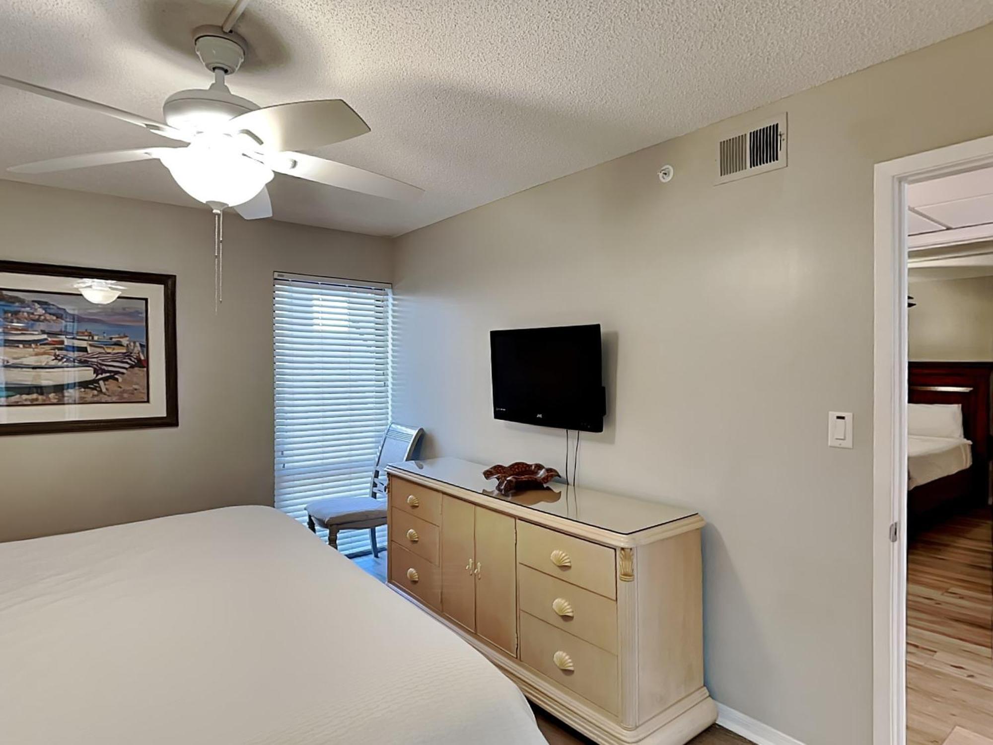 Apartment Edgewater Tower Iii 213