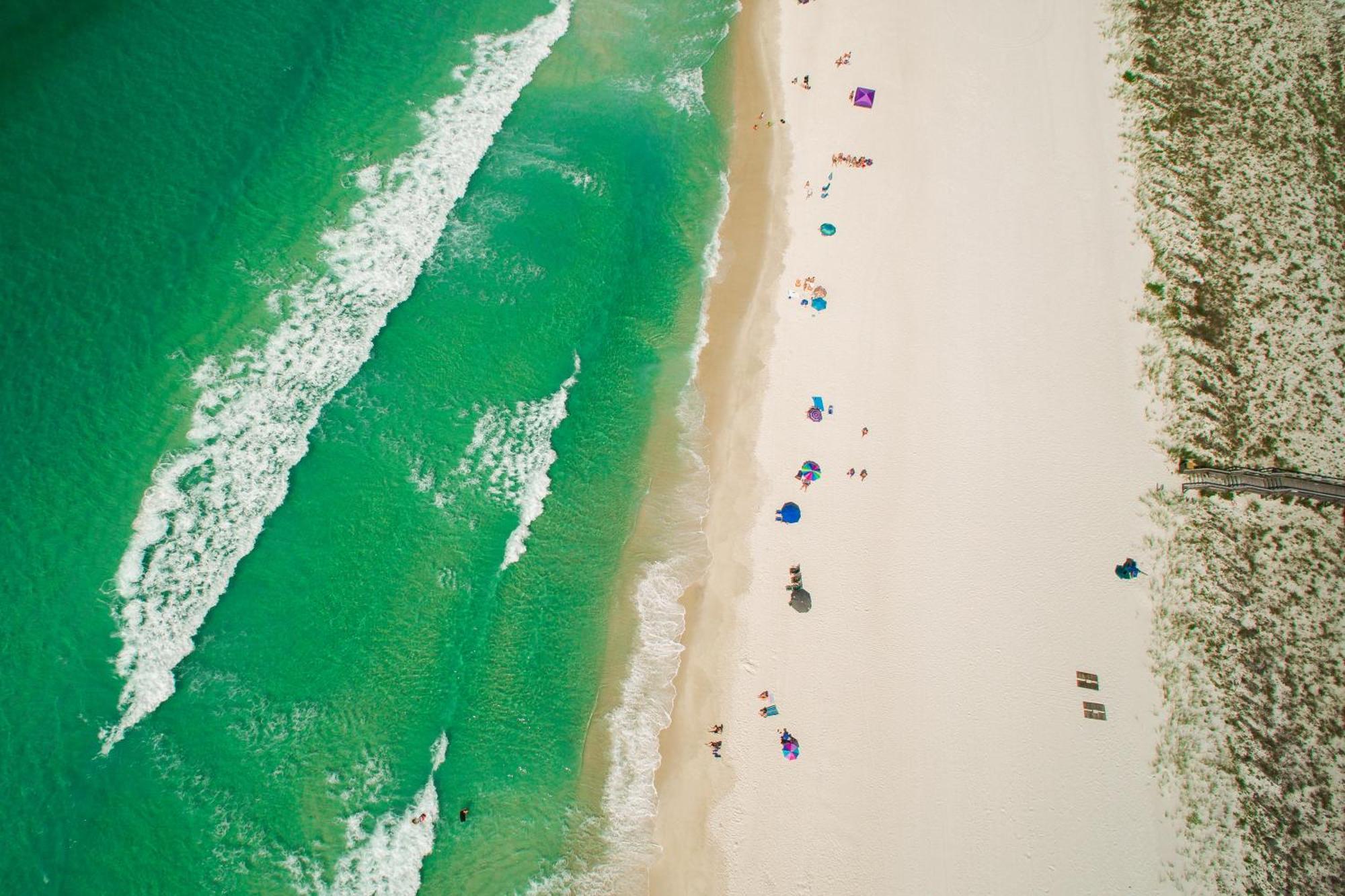 Holiday home Coastal Hideaway: Cozy Beachfront - Sleeps 4 With Stunning Views! *