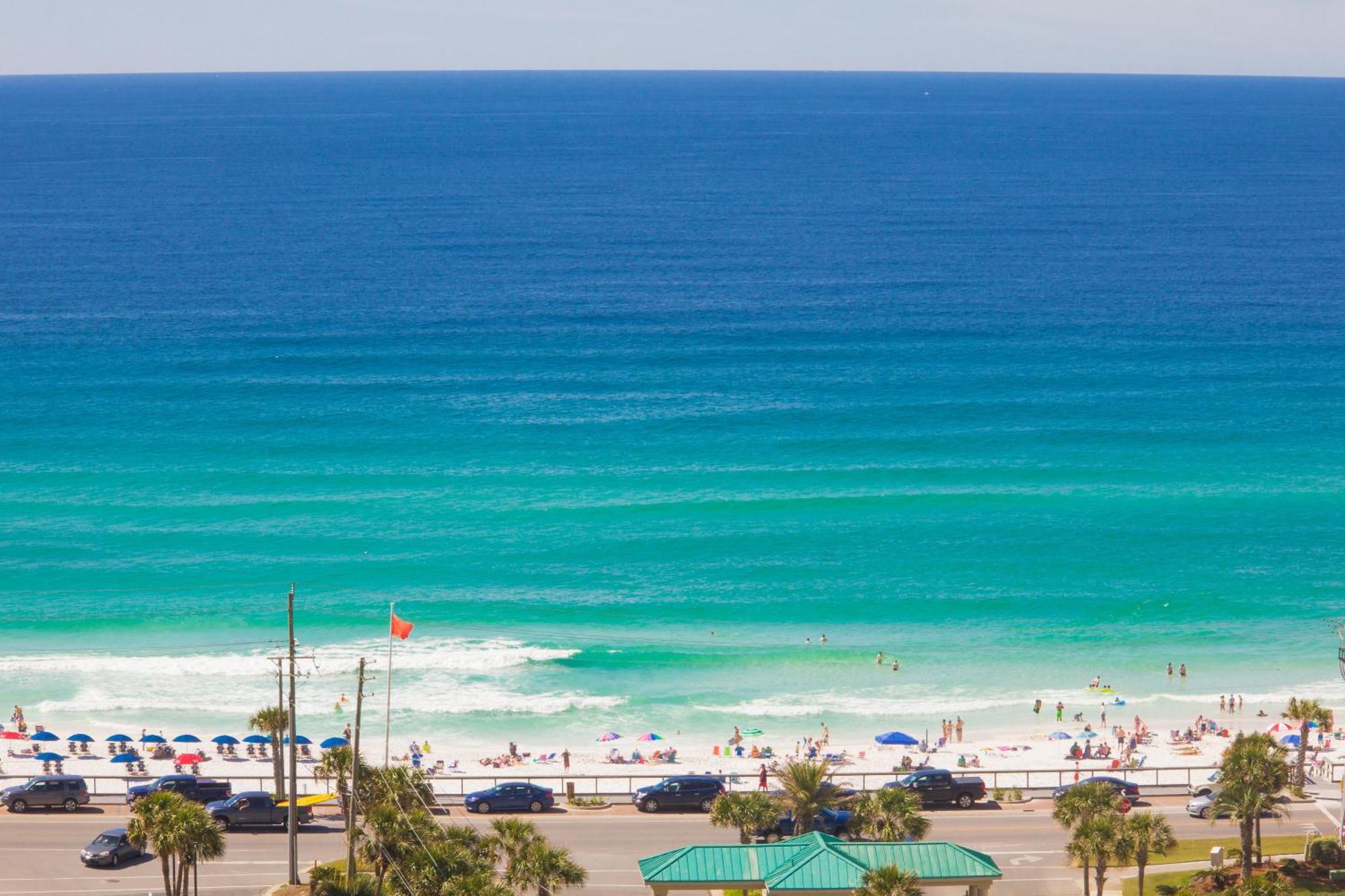 Coastal Hideaway: Cozy Beachfront - Sleeps 4 With Stunning Views! Holiday home
