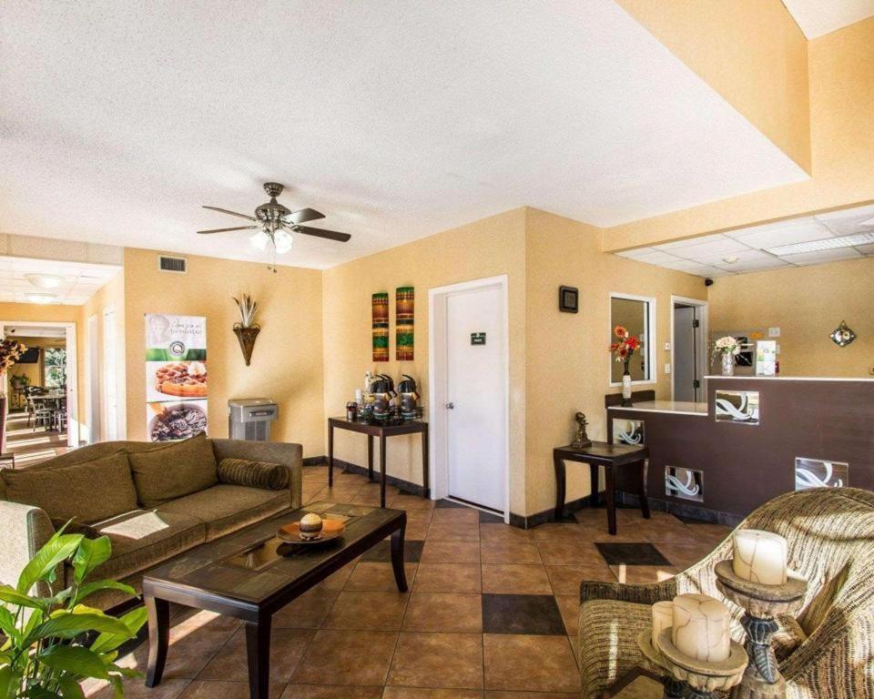 Hotel Quality Inn & Suites Near Panama City Beach 2*