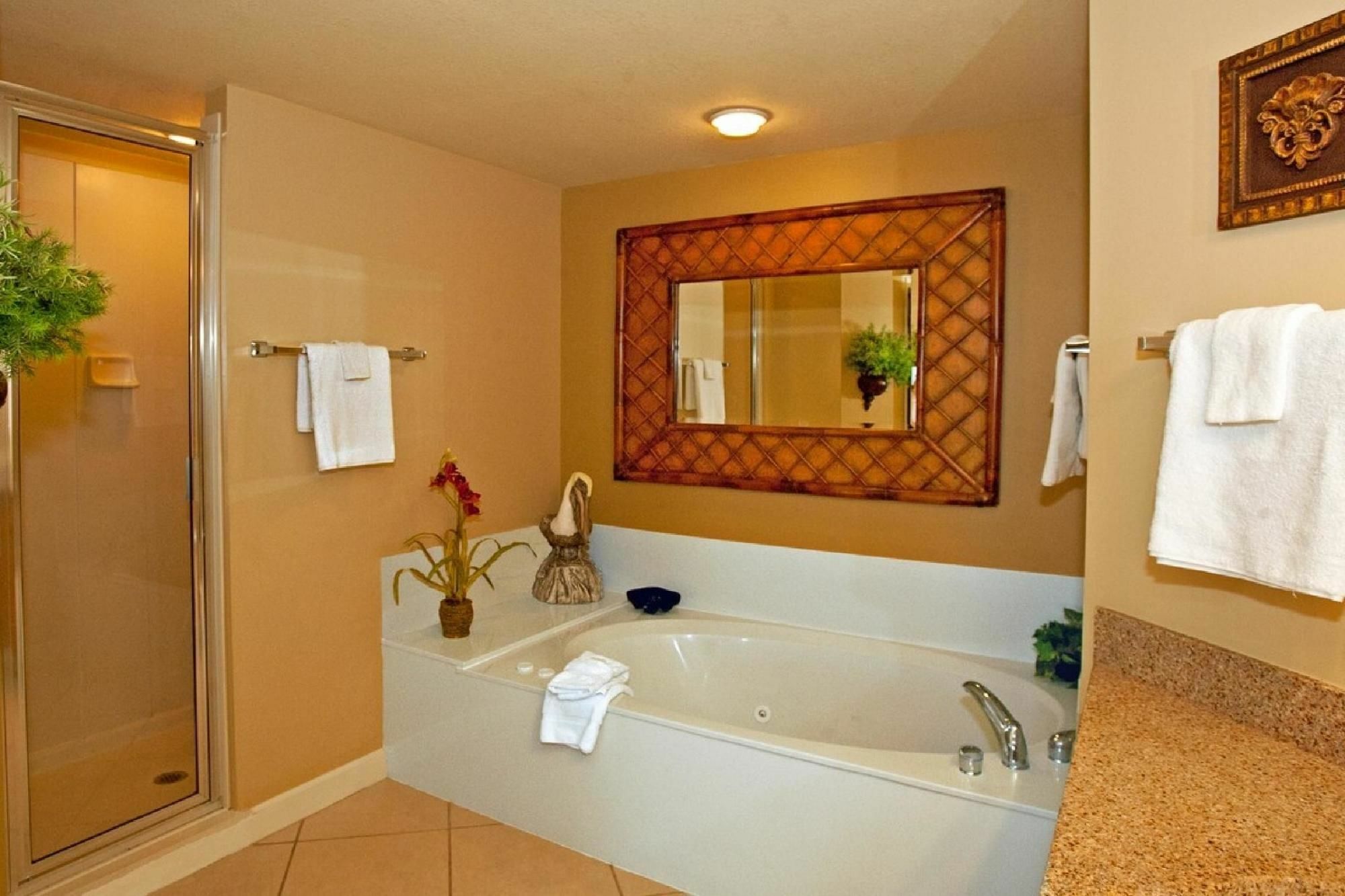 704 Marisol Hotel