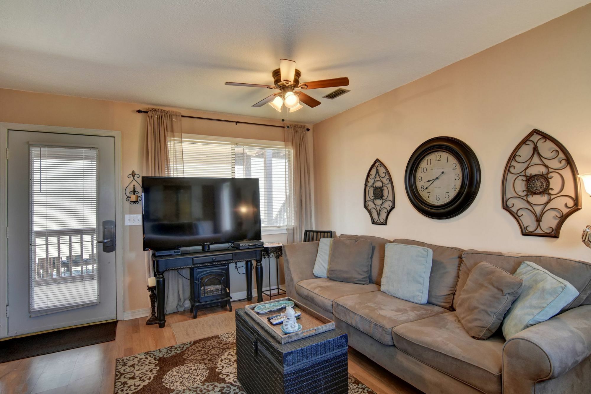Sandcastle 24 Spacious Unit With Full Living By Redawning