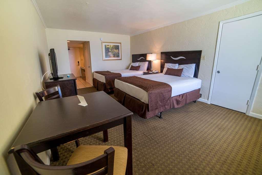 Reef Hotel