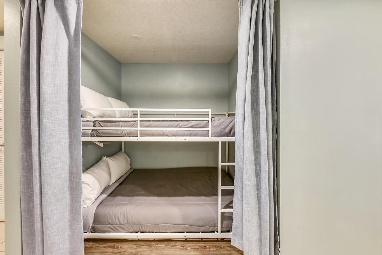 Grand Panama #405-2 By Book That Holiday home