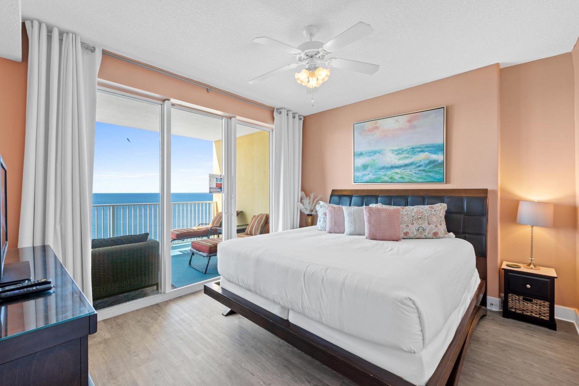 Holiday home Tropic Winds #2102 By Book That *