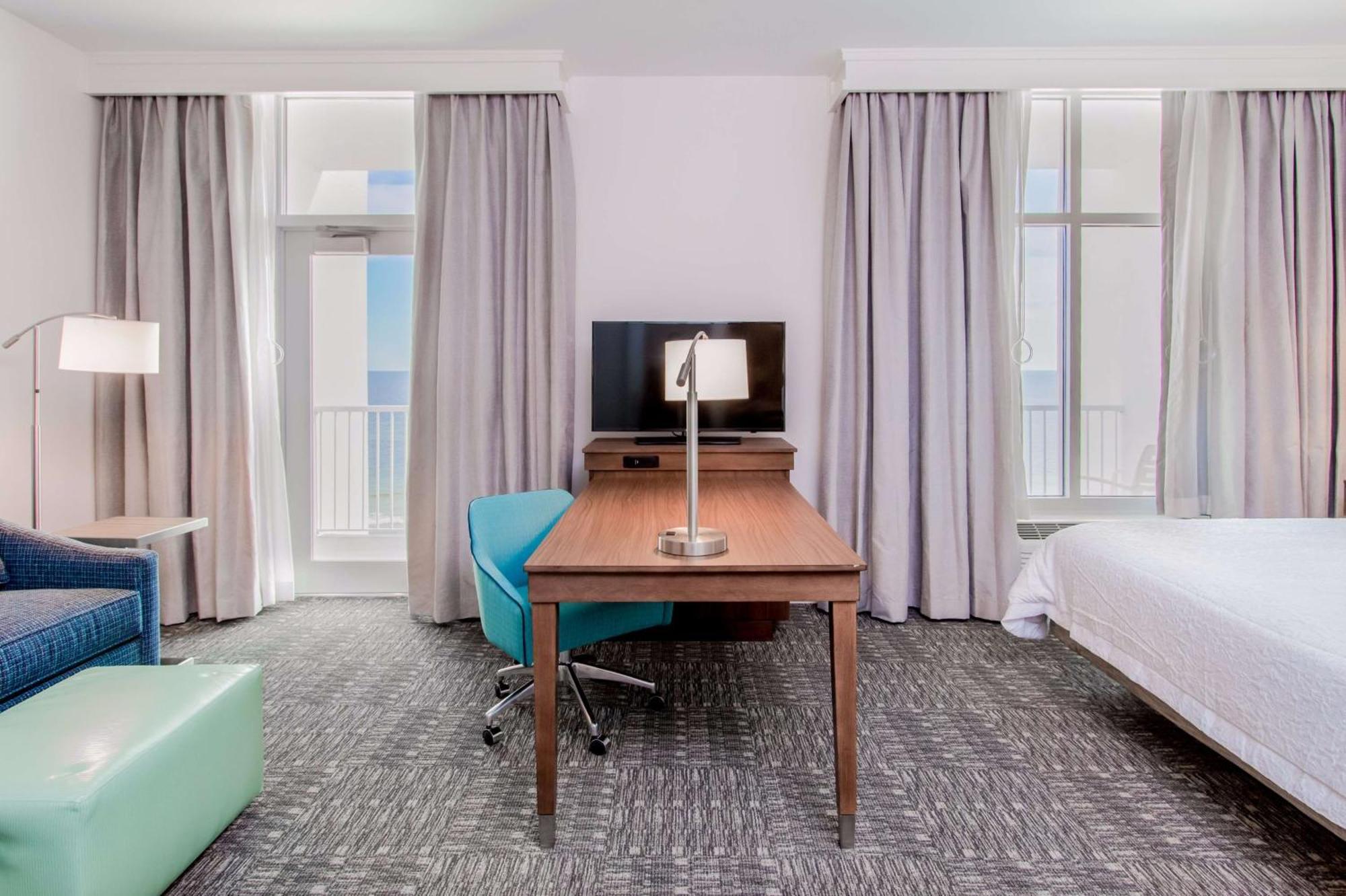Hampton & Panama Beach-beachfront