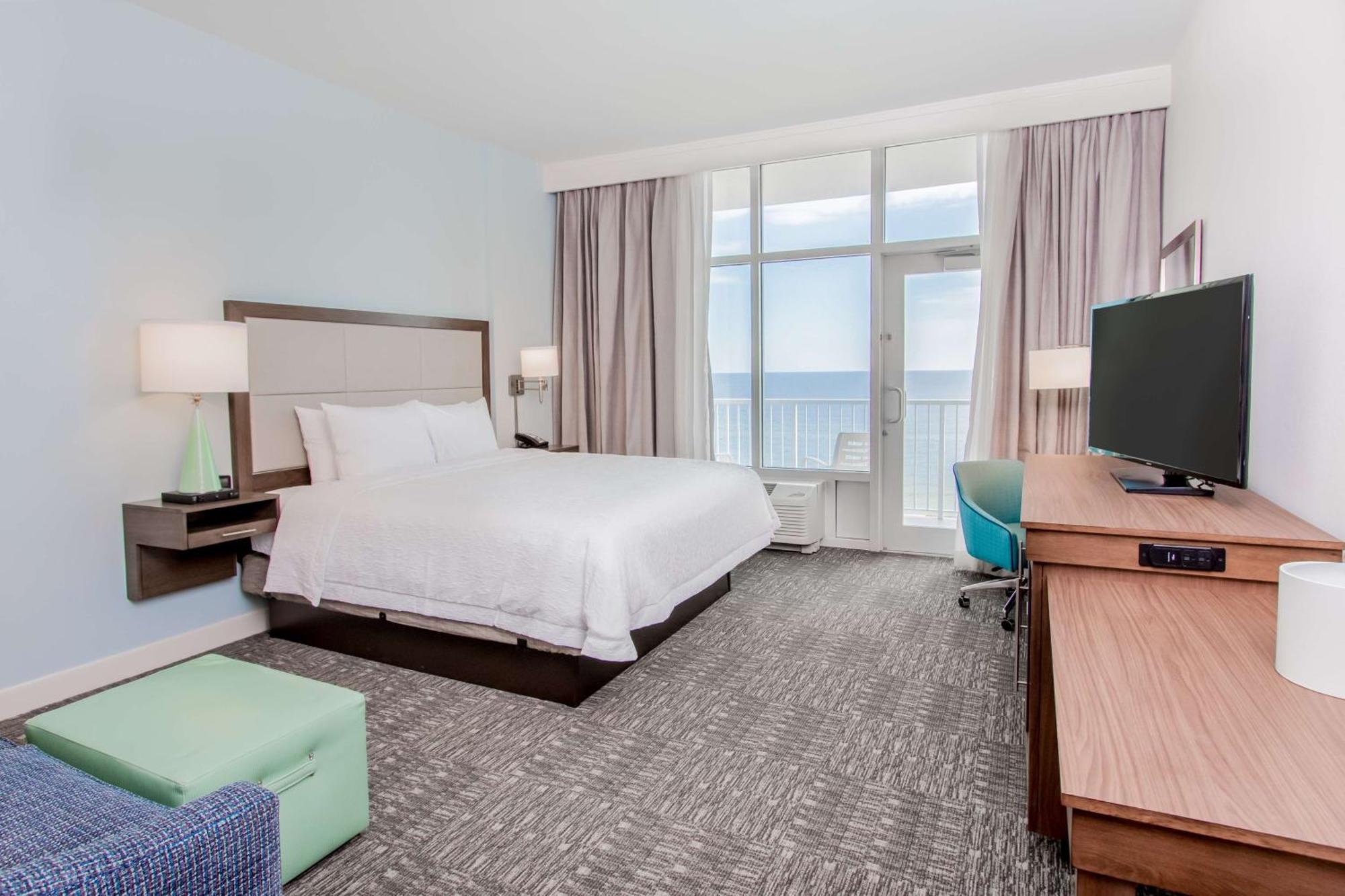 Hotel Hampton & Panama Beach-beachfront