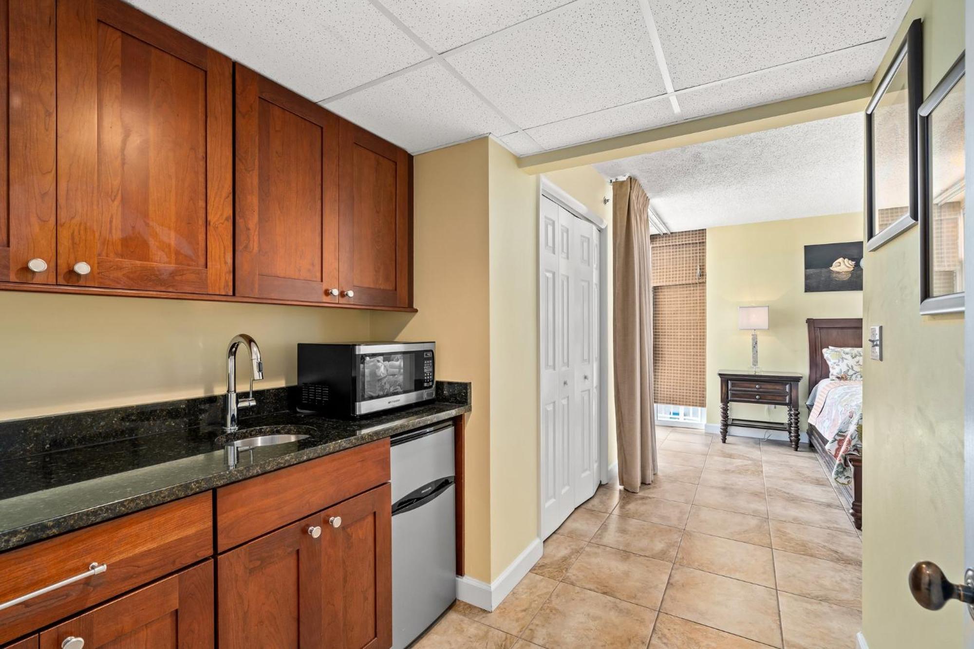 Beautiful Long Unit 1-1206! Two Gulf Masters! Holiday home