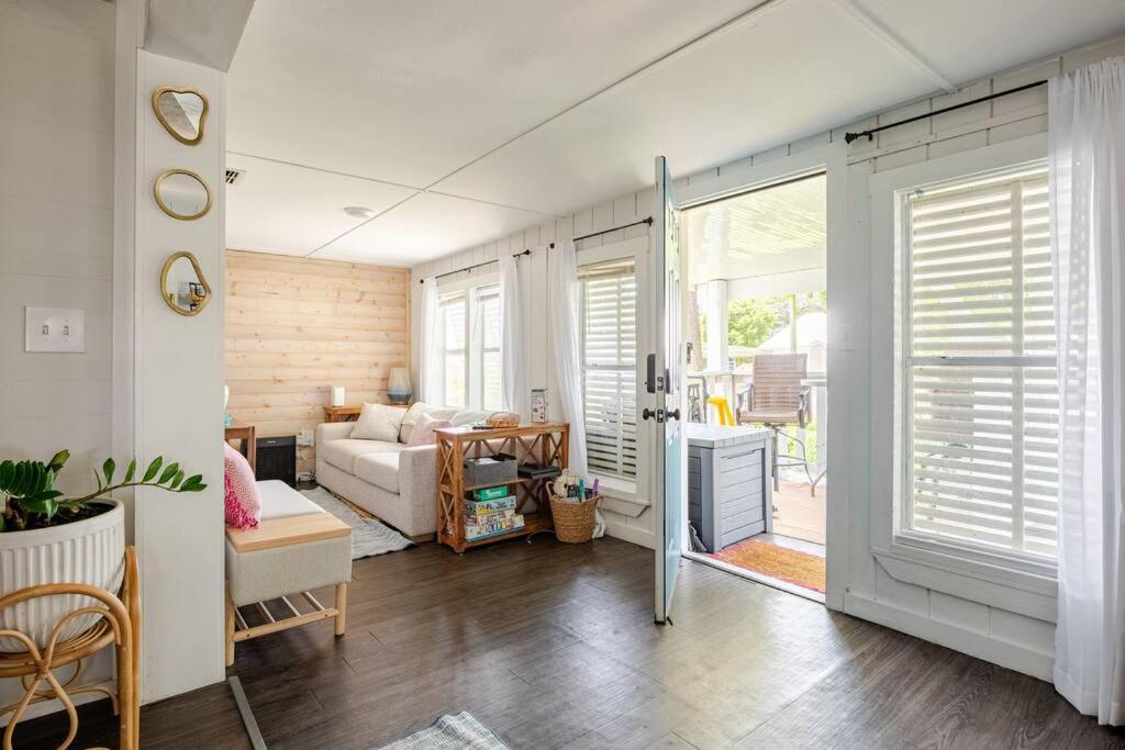 Fun-filled With Pool, Near Beach, Pets Welcome! *