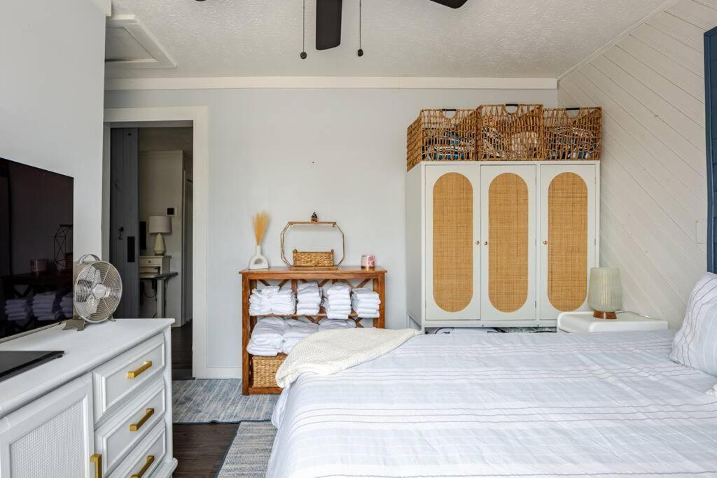 Fun-filled With Pool, Near Beach, Pets Welcome! Holiday home *