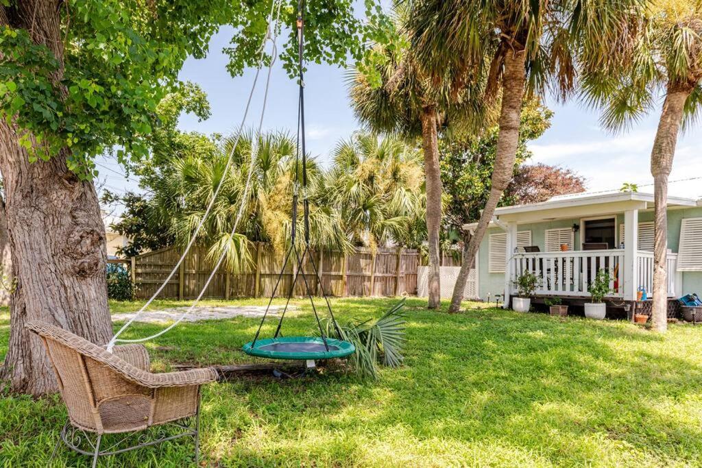 Holiday home Fun-filled With Pool, Near Beach, Pets Welcome! *
