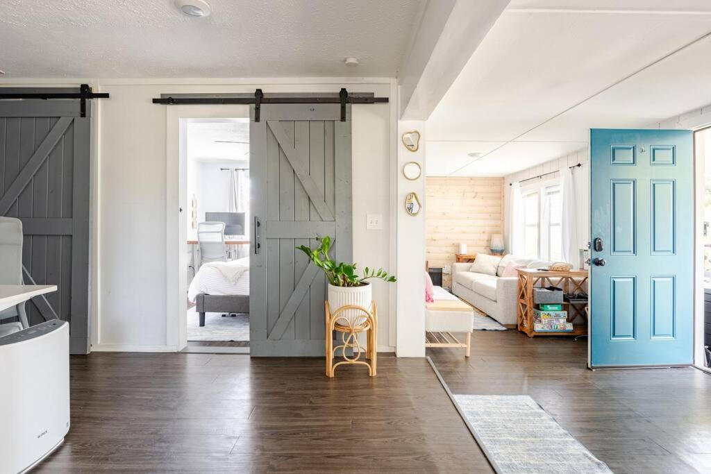 Fun-filled With Pool, Near Beach, Pets Welcome! *