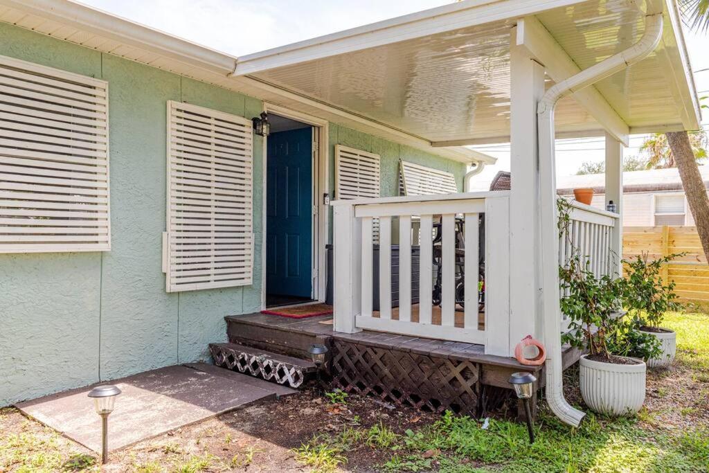Holiday home Fun-filled With Pool, Near Beach, Pets Welcome! *