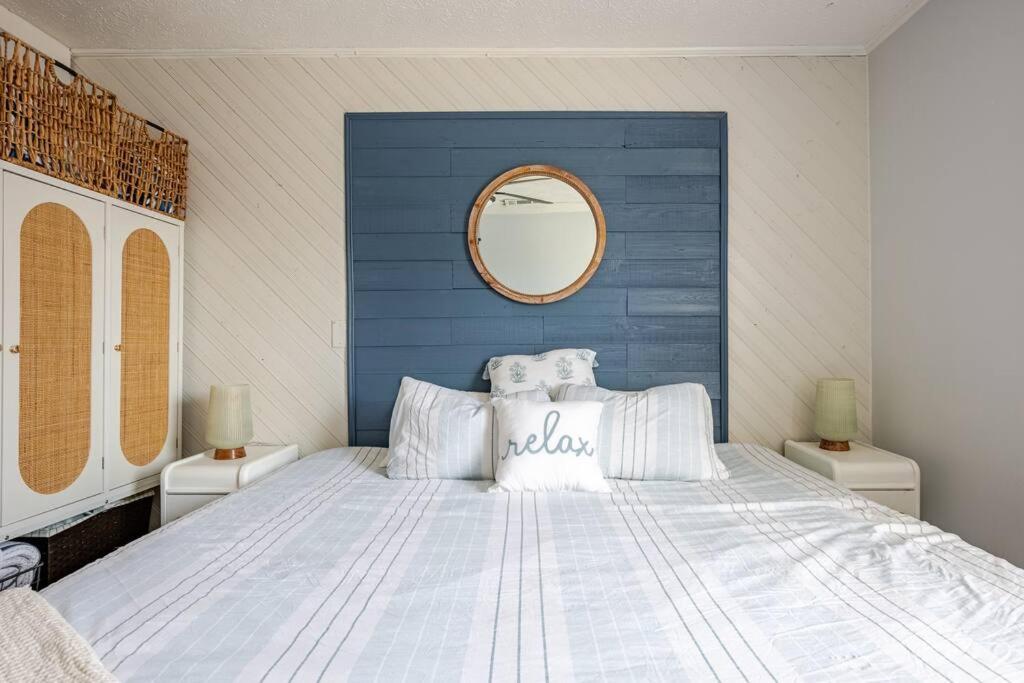 Holiday home Fun-filled With Pool, Near Beach, Pets Welcome!