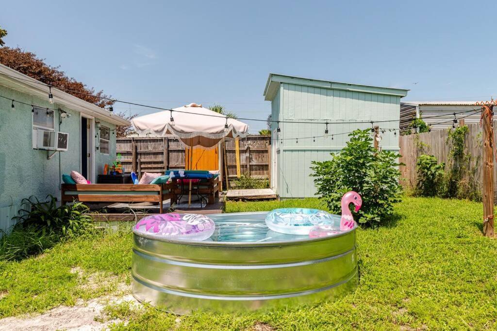 Holiday home Fun-filled With Pool, Near Beach, Pets Welcome! *