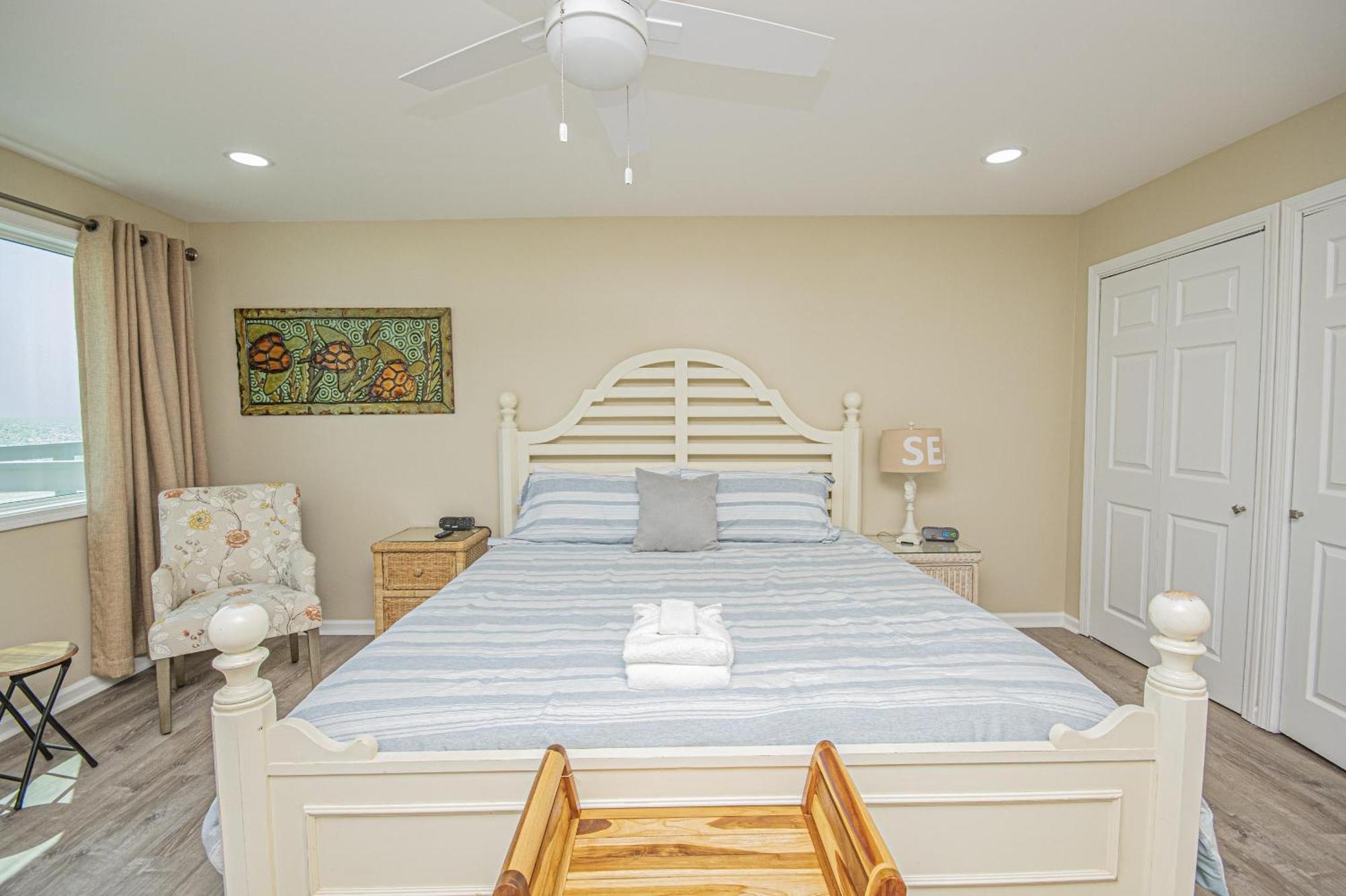 Dolphins Point - West End - Sleeps 12!