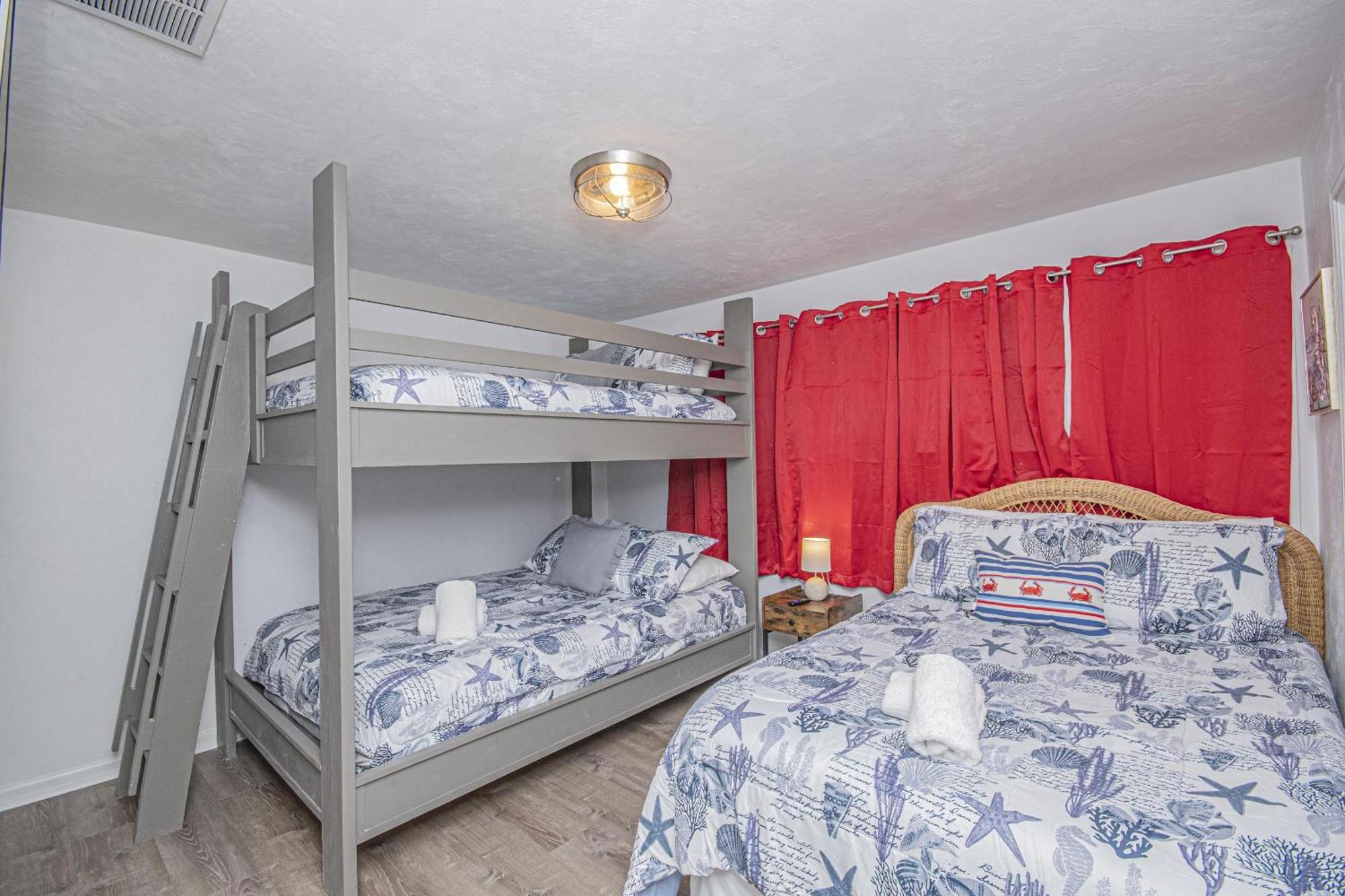 Holiday home Dolphins Point - West End - Sleeps 12! *
