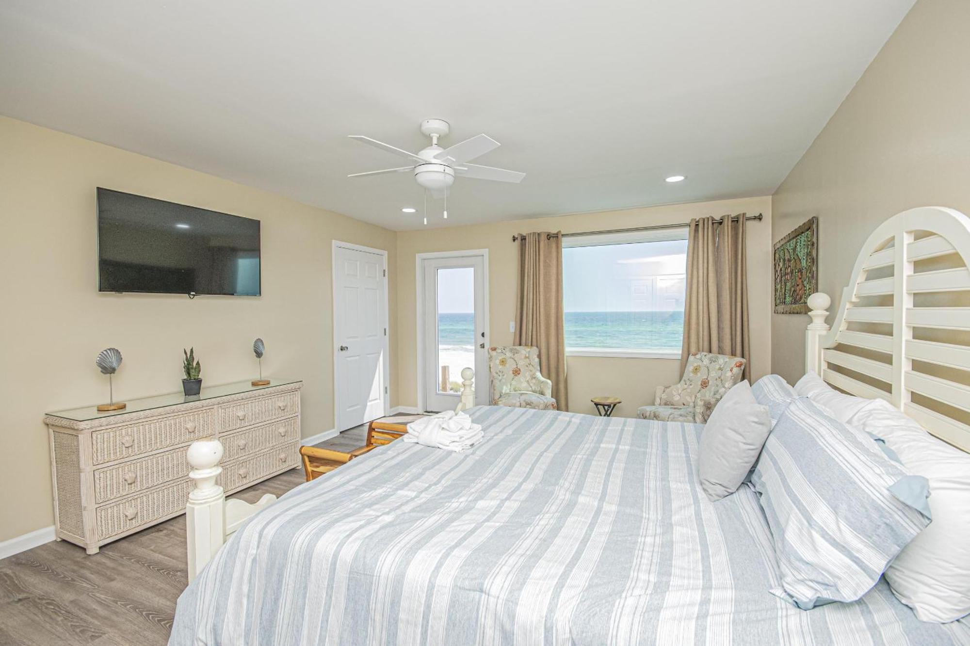 Holiday home Dolphins Point - West End - Sleeps 12!