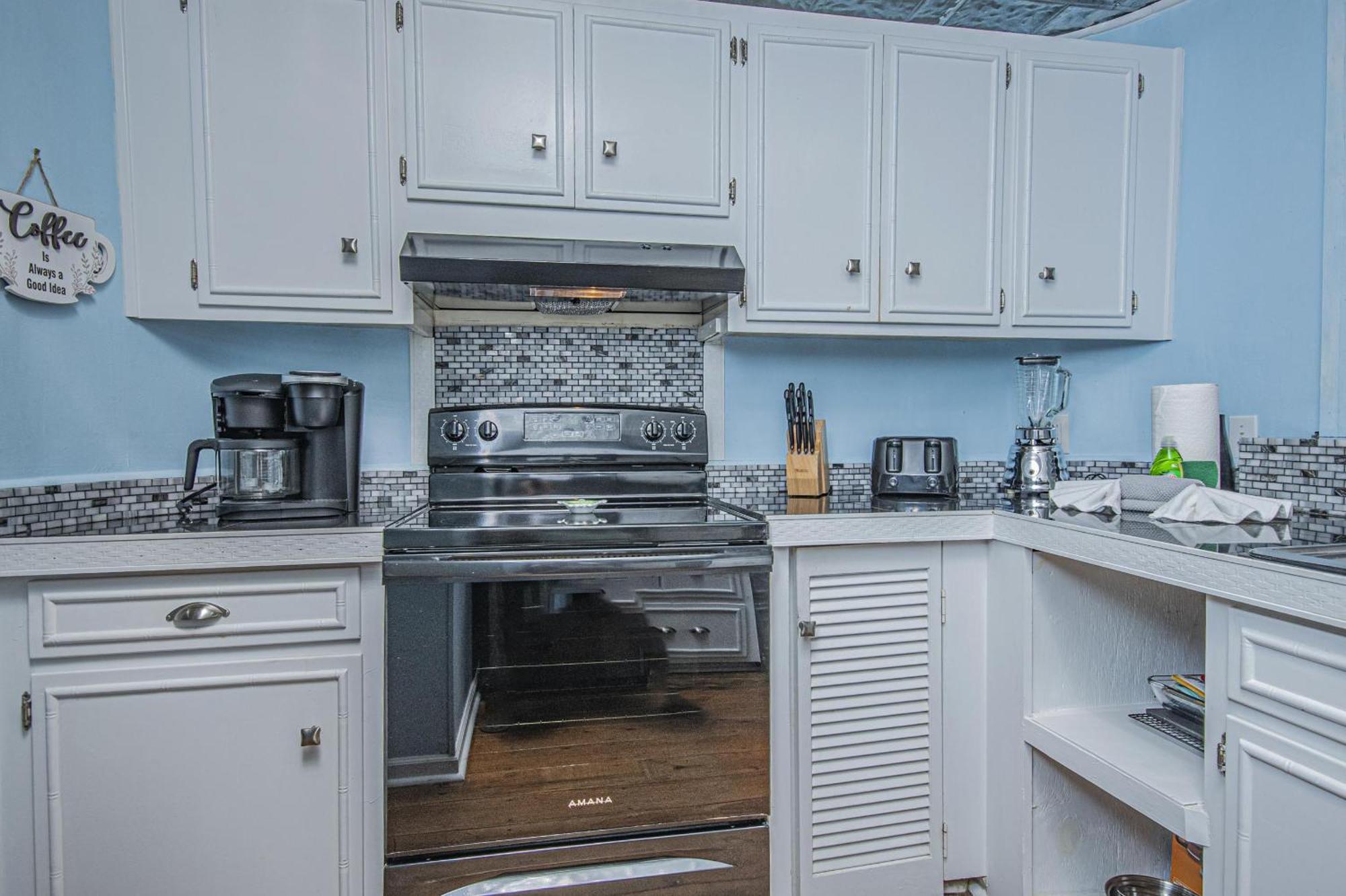 Dolphins Point - West End - Sleeps 12! Holiday home *