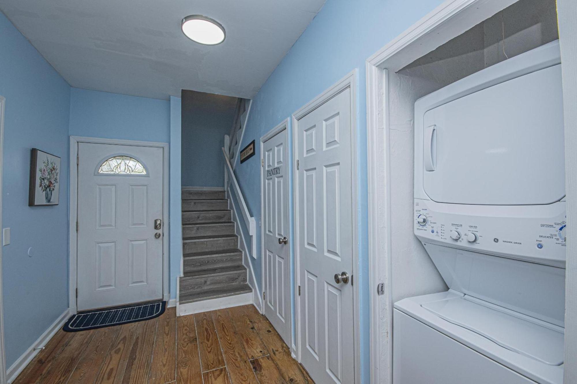 Dolphins Point - West End - Sleeps 12! Holiday home