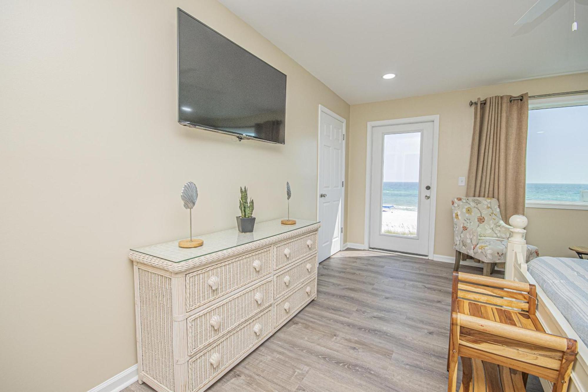 Dolphins Point - West End - Sleeps 12!