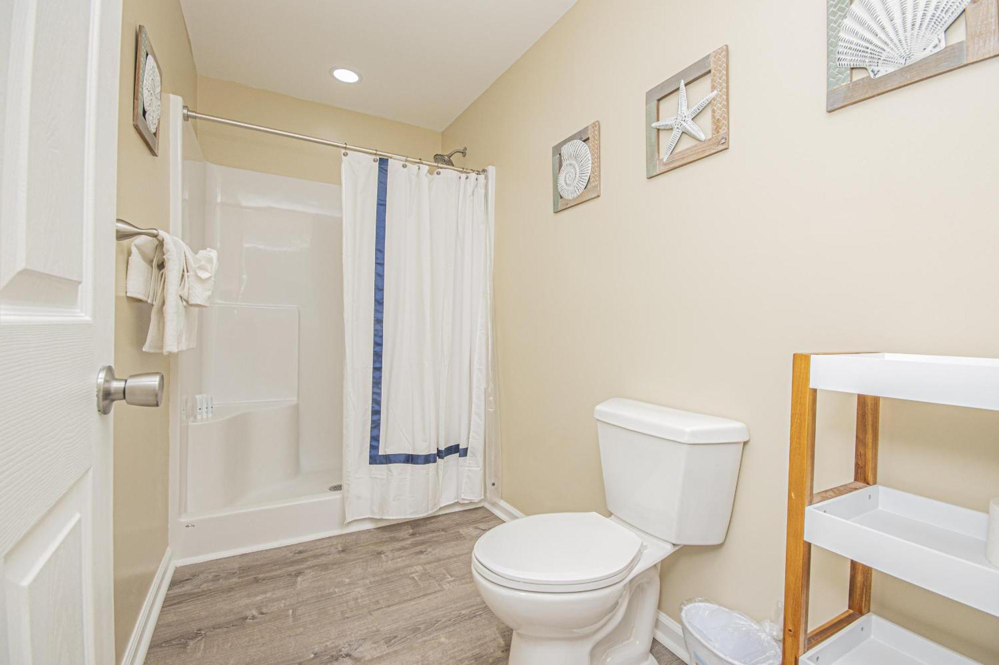 Dolphins Point - West End - Sleeps 12! Holiday home