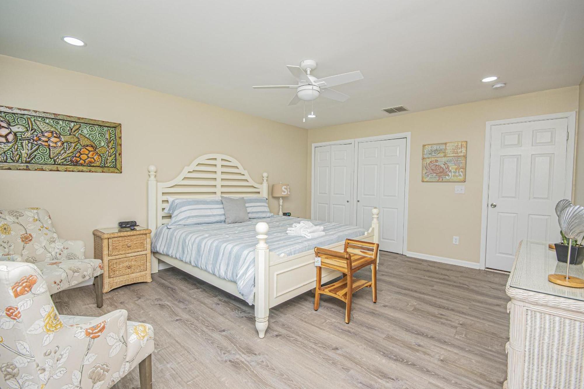 Dolphins Point - West End - Sleeps 12! Holiday home