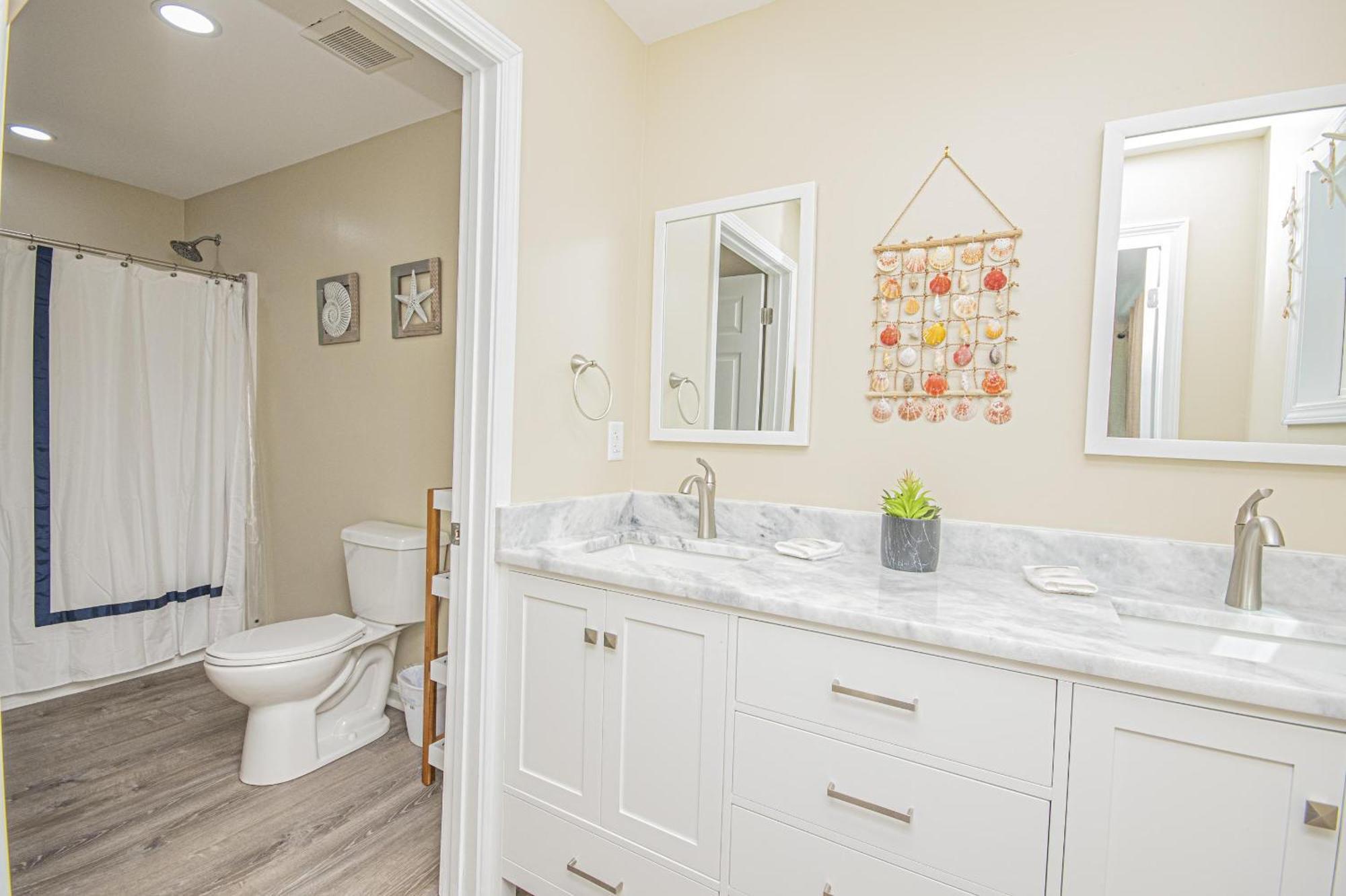 Dolphins Point - West End - Sleeps 12! Holiday home