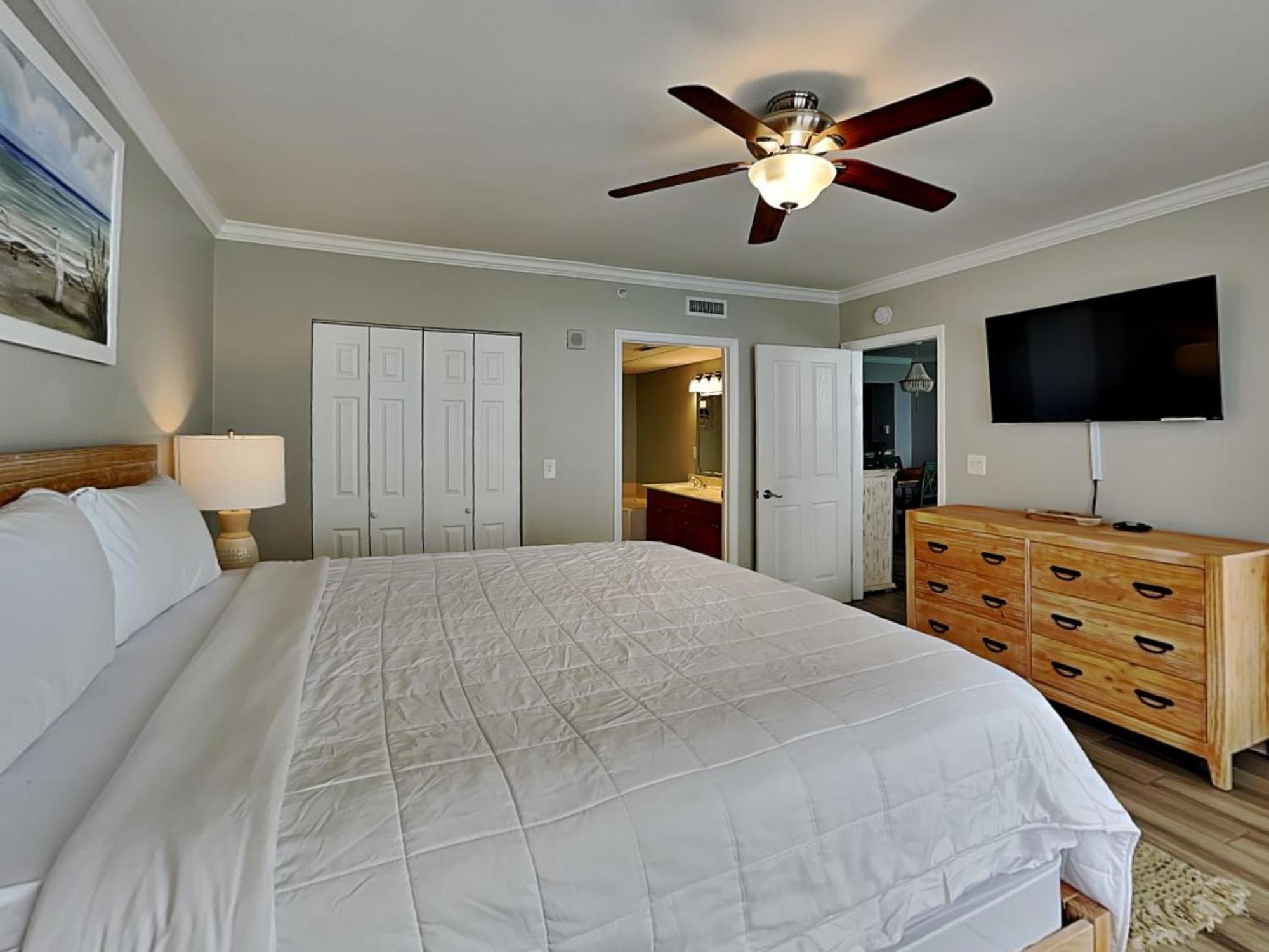 Emerald 830 Apartment