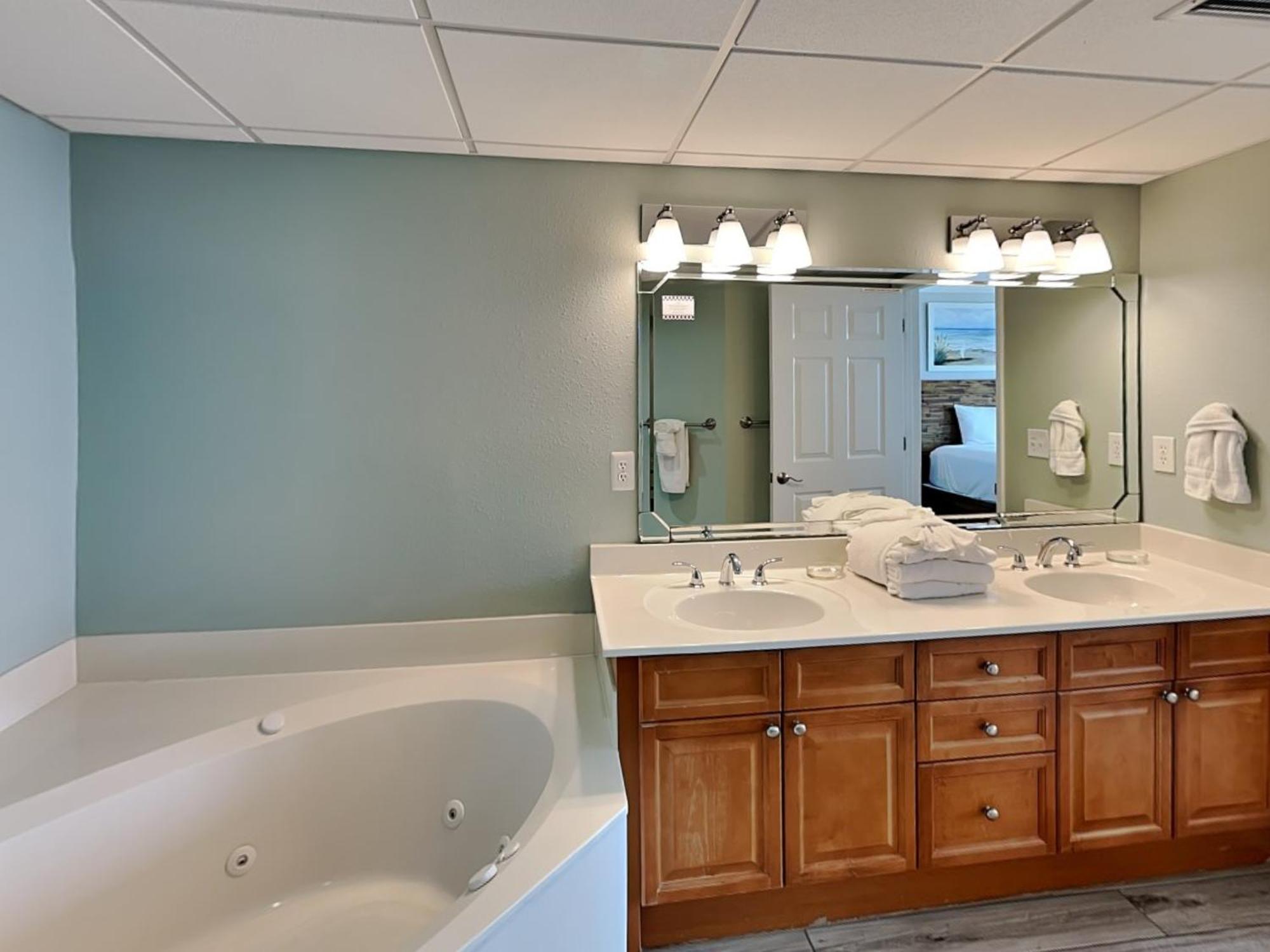 Emerald 830 Apartment *