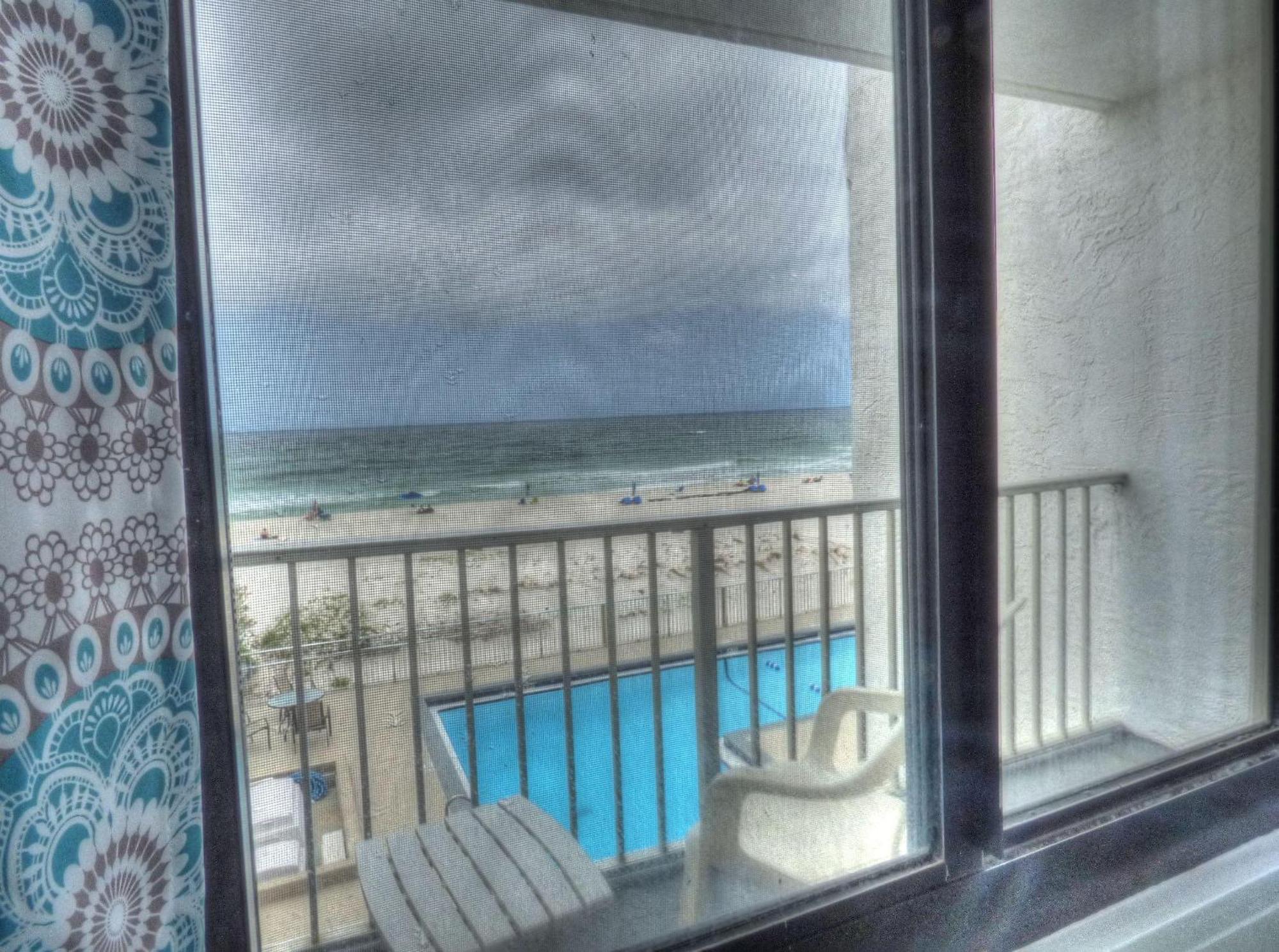 Pet Friendly Gulf Views On The Steps Away 2nd Floor Private Deck Apartment *