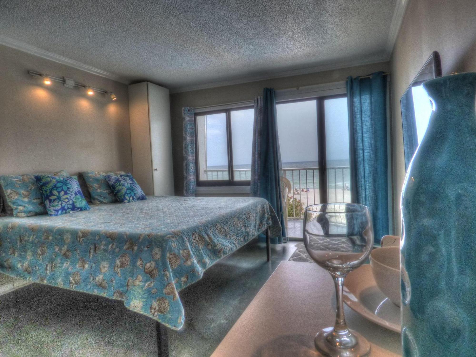 Pet Friendly Gulf Views On The Steps Away 2nd Floor Private Deck *