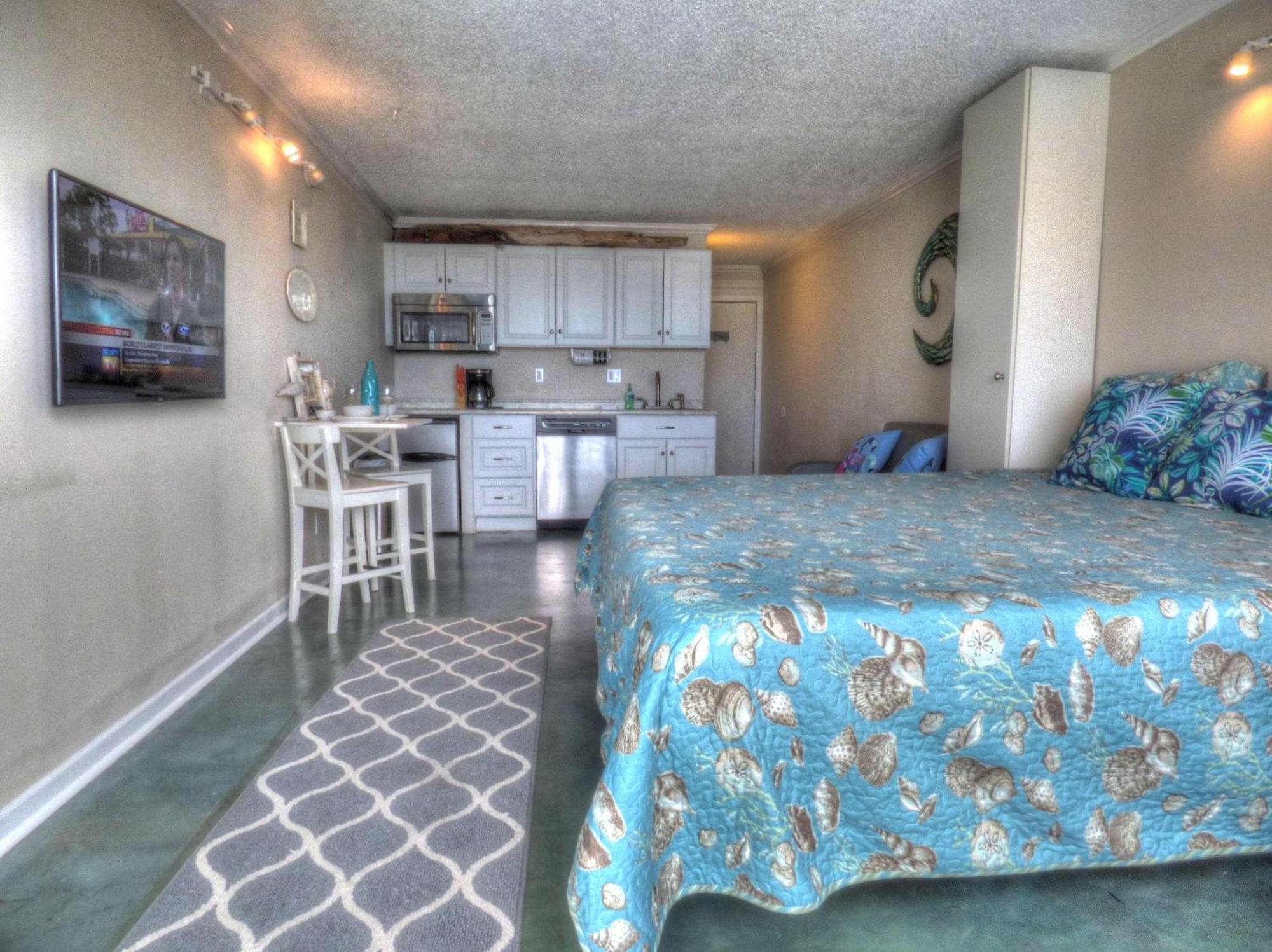 Pet Friendly Gulf Views On The Steps Away 2nd Floor Private Deck Apartment