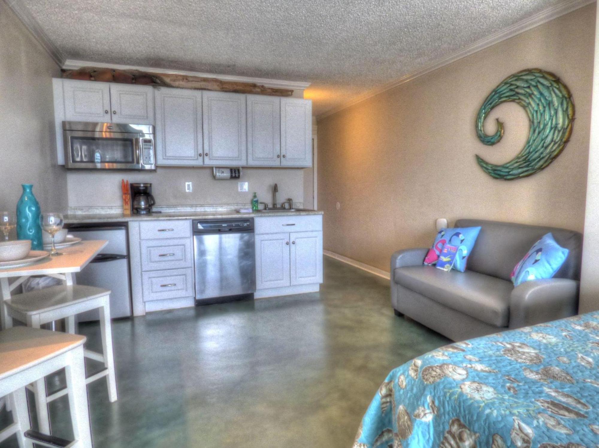 Apartment Pet Friendly Gulf Views On The Steps Away 2nd Floor Private Deck *