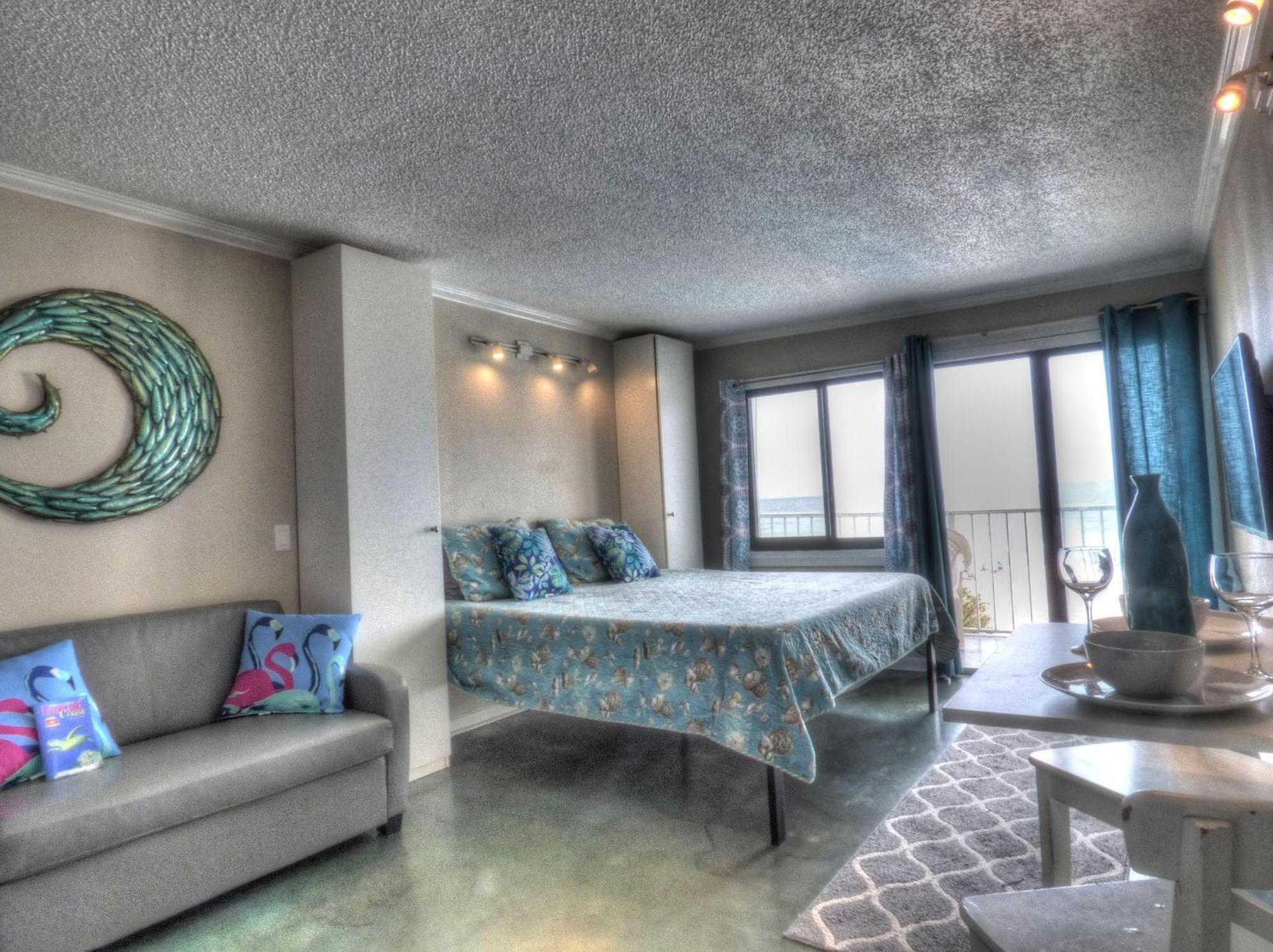 Pet Friendly Gulf Views On The Steps Away 2nd Floor Private Deck *