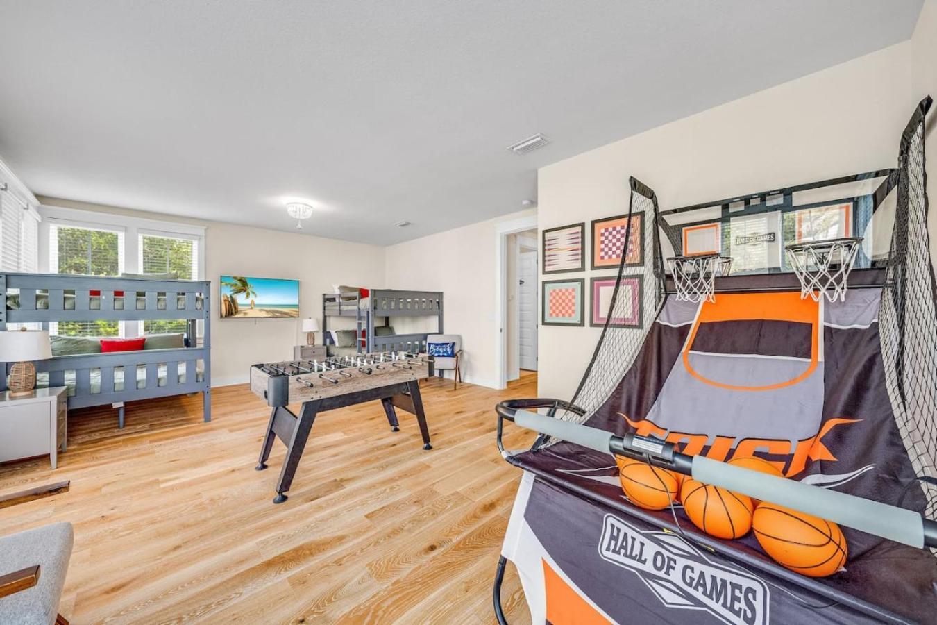 Holiday home New Pool Gameroom 4 Bdr Access *