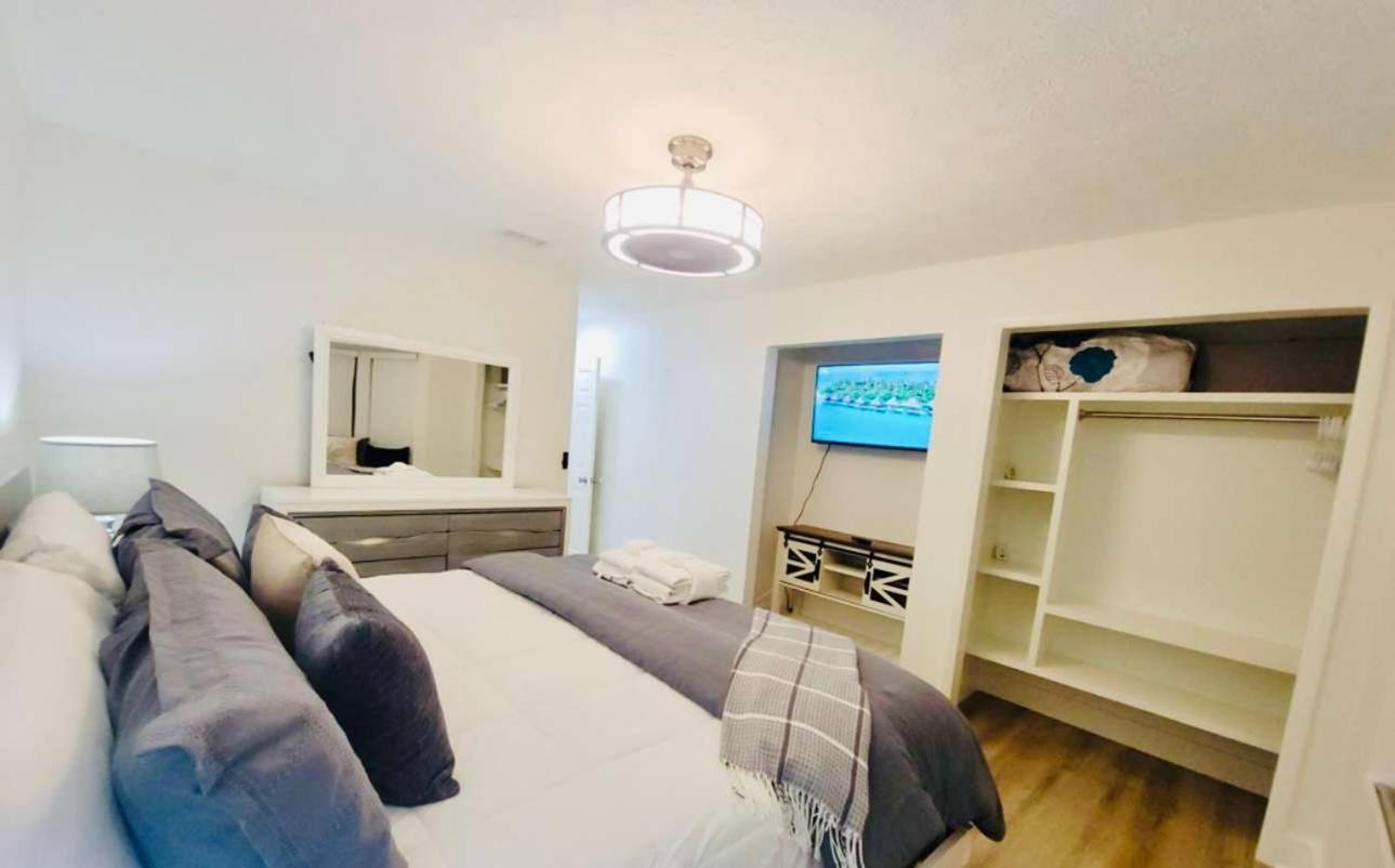 Holiday home Stunning 4bd Jacuzzi - 4 Min To Panama