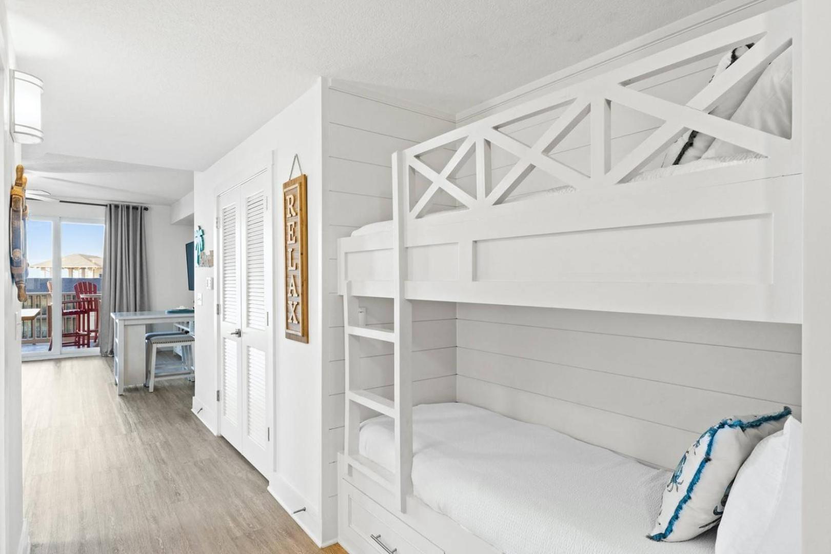 Turtle Cove Calypso 3-508, View, Hot Tub, Heated Pool Apartment *