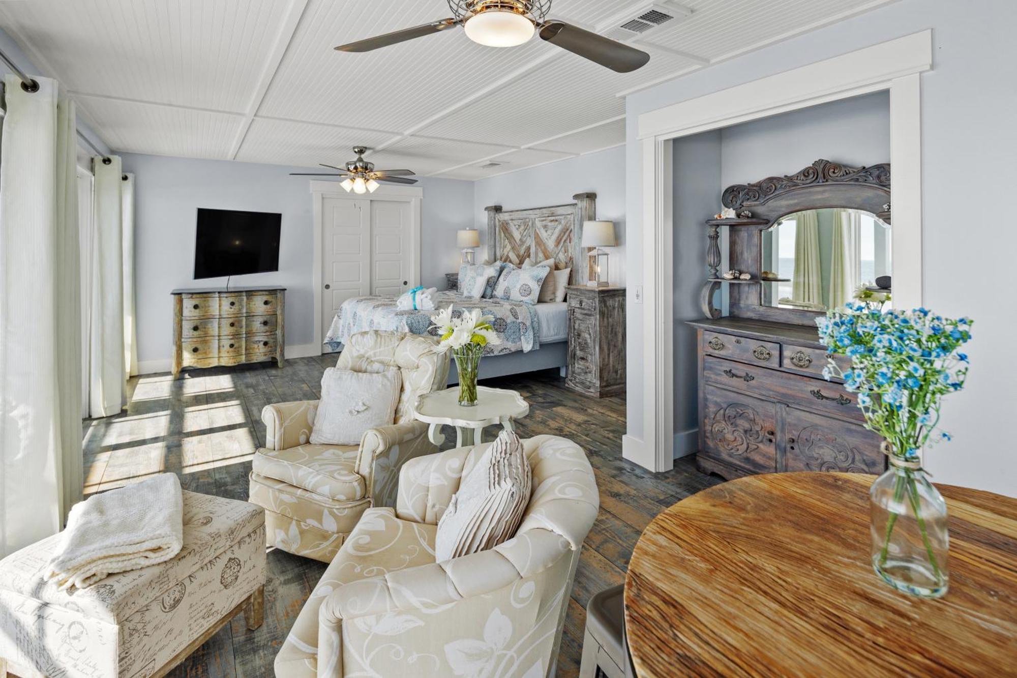 Luxury Gulf Front Property! Directly On The Beach! Sleeps 15!
