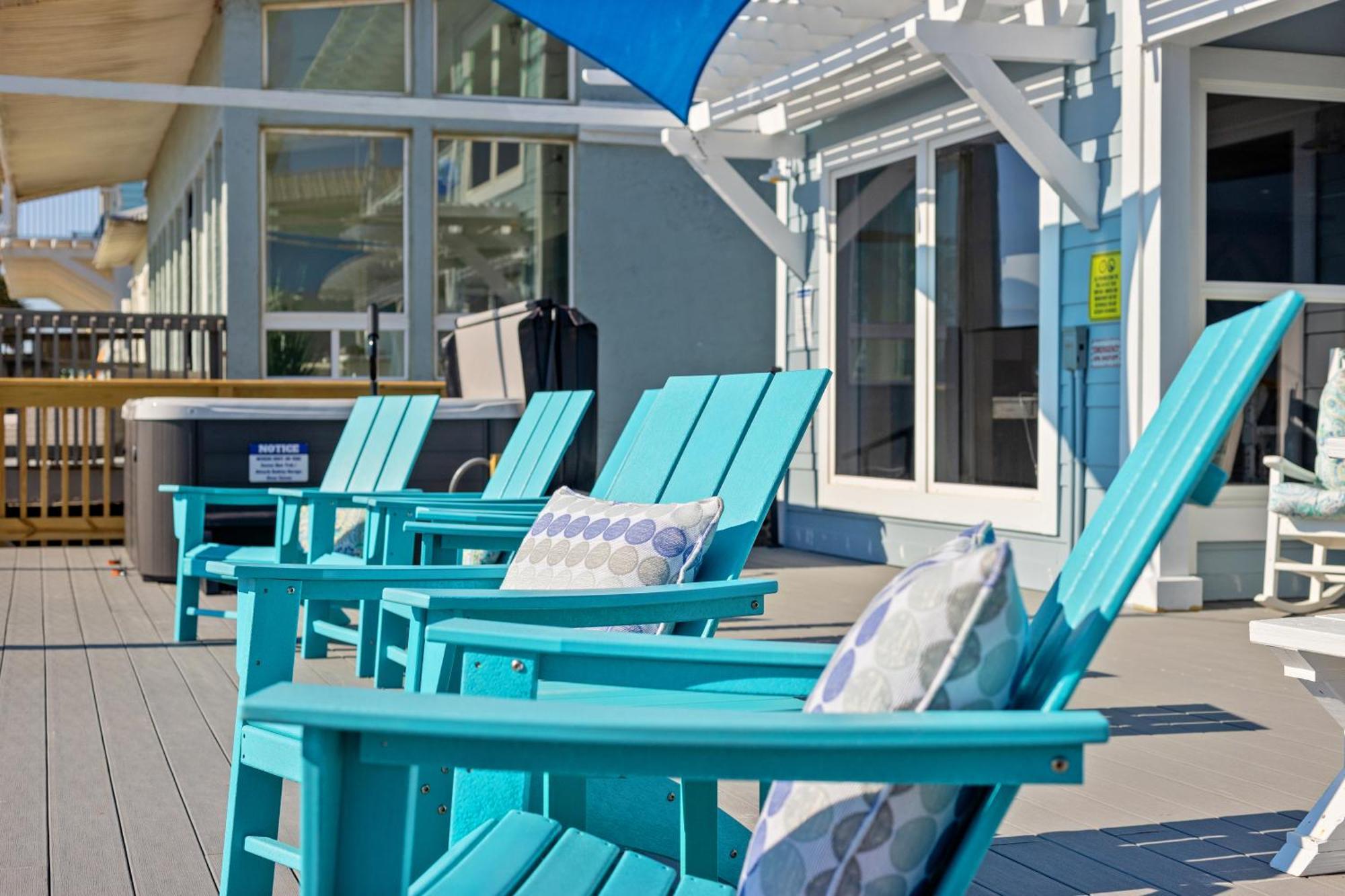 Luxury Gulf Front Property! Directly On The Beach! Sleeps 15! Holiday home