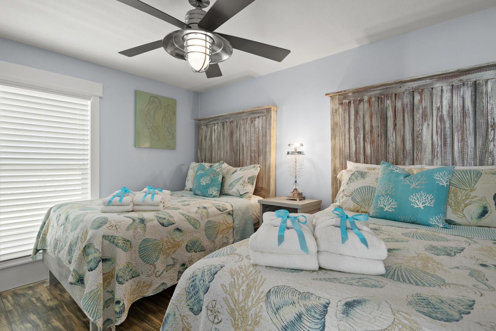 Luxury Gulf Front Property! Directly On The Beach! Sleeps 15! Holiday home Panama City Beach