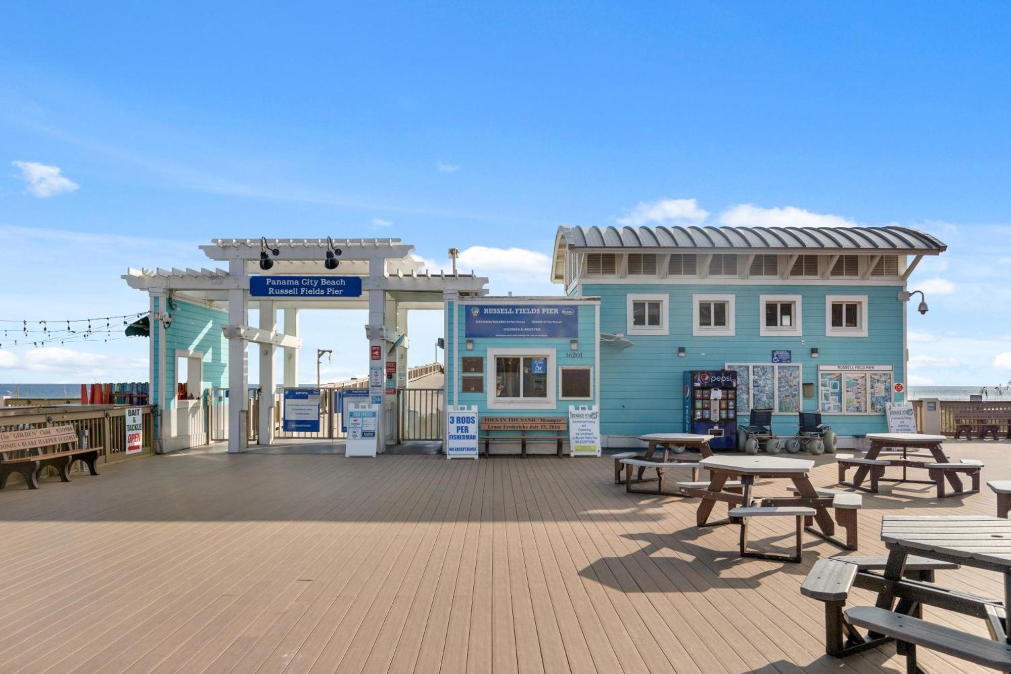 Luxury Gulf Front Property! Directly On The Beach! Sleeps 15! Holiday home Panama City Beach