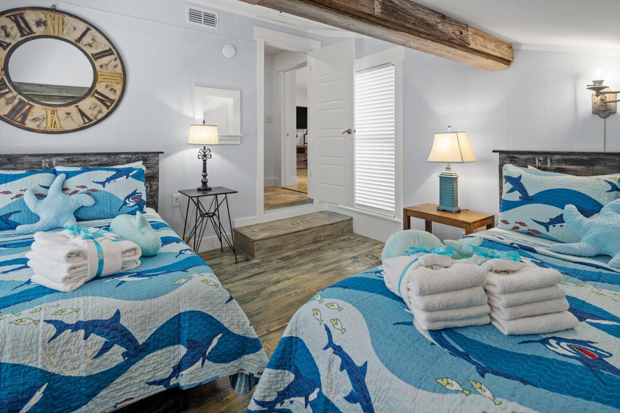 Luxury Gulf Front Property! Directly On The Beach! Sleeps 15! * Panama City Beach