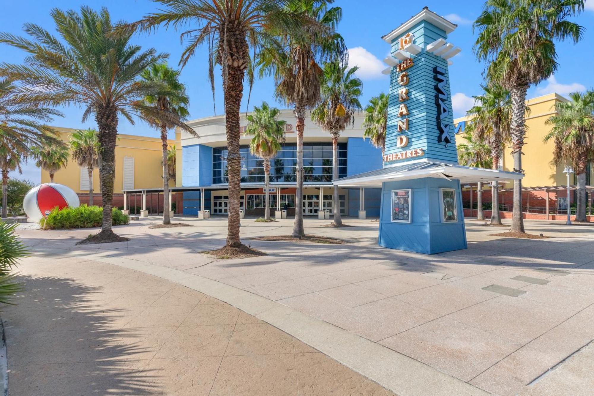 Luxury Gulf Front Property! Directly On The Beach! Sleeps 15! *