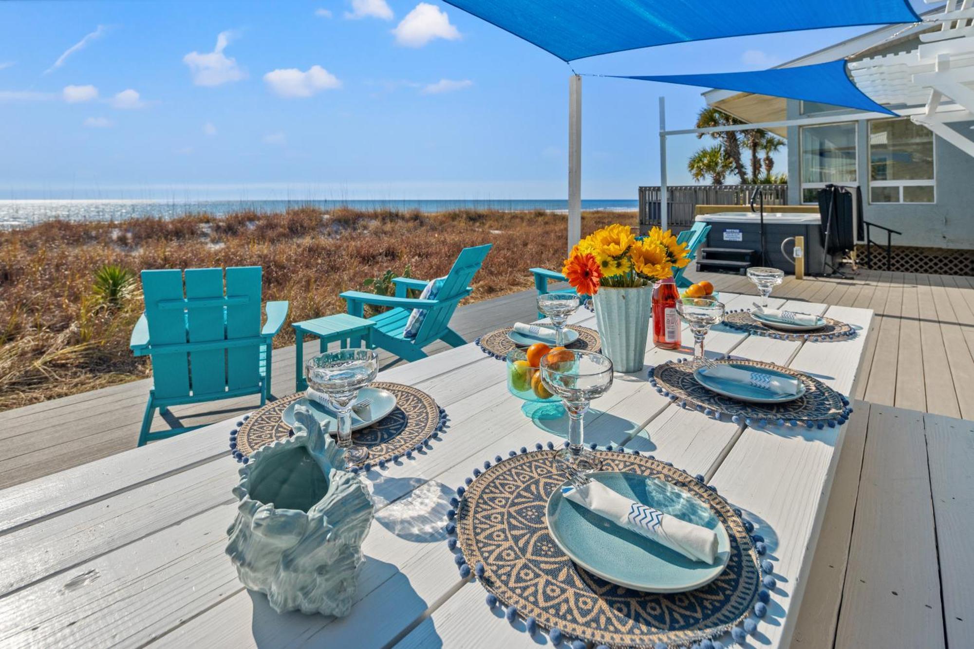 Luxury Gulf Front Property! Directly On The Beach! Sleeps 15! Holiday home