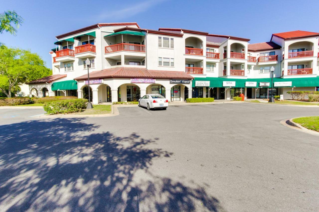 The At St. Thomas Square #1305a Hotel
